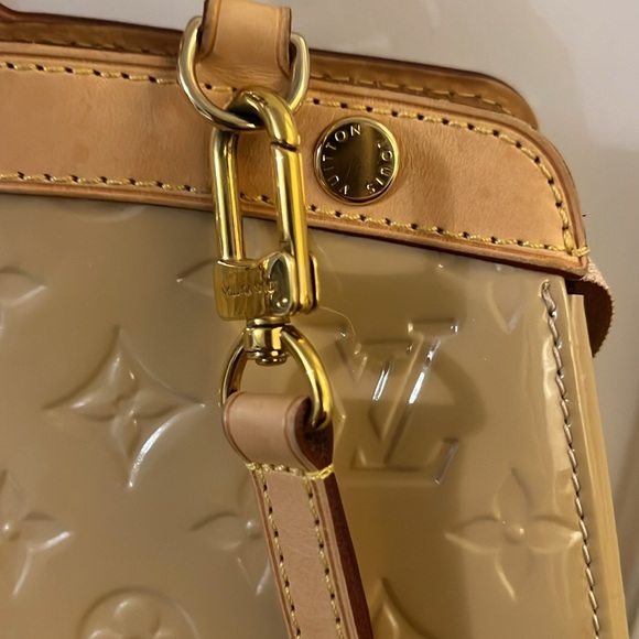 Authentic LOUIS VUITTON Monogram Vernis Brea MM👜 - Picture 7 of 13